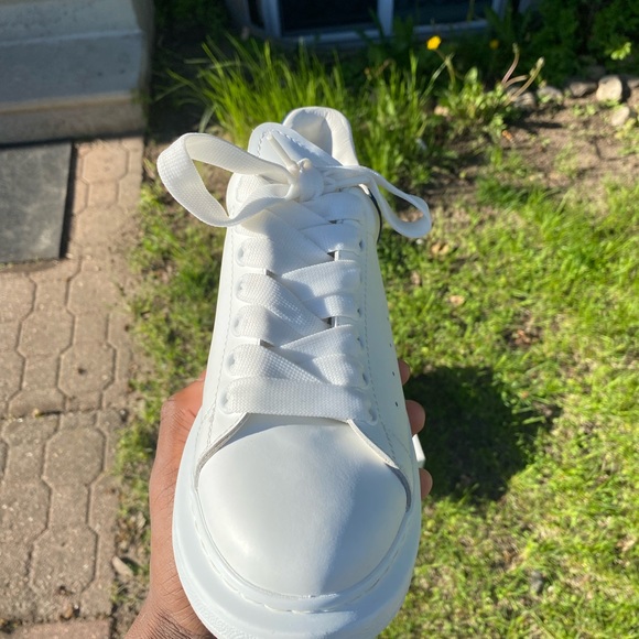 Alexander McQueen Paris in Blue - Picture 5 of 12